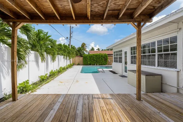 $925,000 | 2505 Northeast 35th Drive, Fort Lauderdale, FL 33308