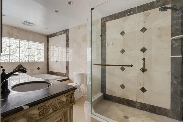 $925,000 | 2505 Northeast 35th Drive, Fort Lauderdale, FL 33308