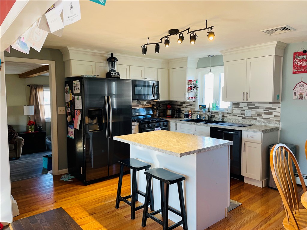 219 Smith Street Warwick, RI 02886 - Photo 13 of 32