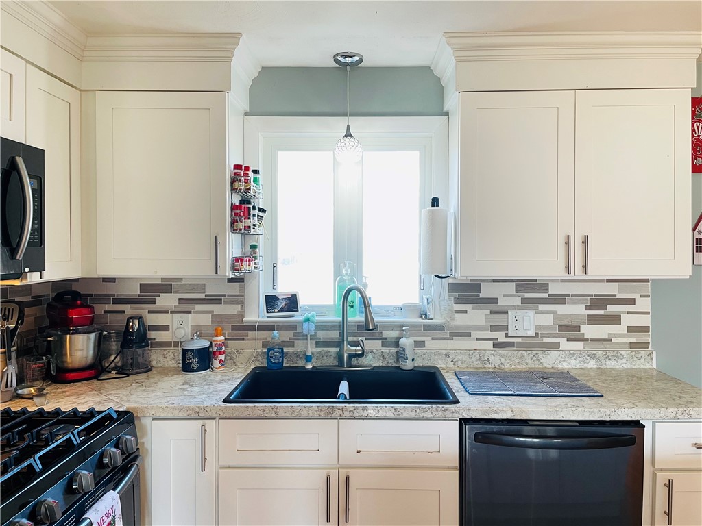 219 Smith Street Warwick, RI 02886 - Photo 14 of 32