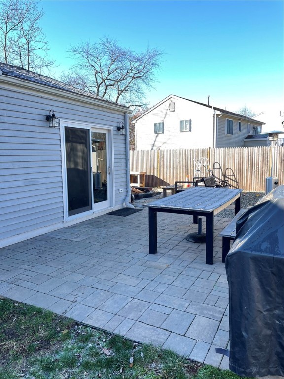 219 Smith Street Warwick, RI 02886 - Photo 5 of 32