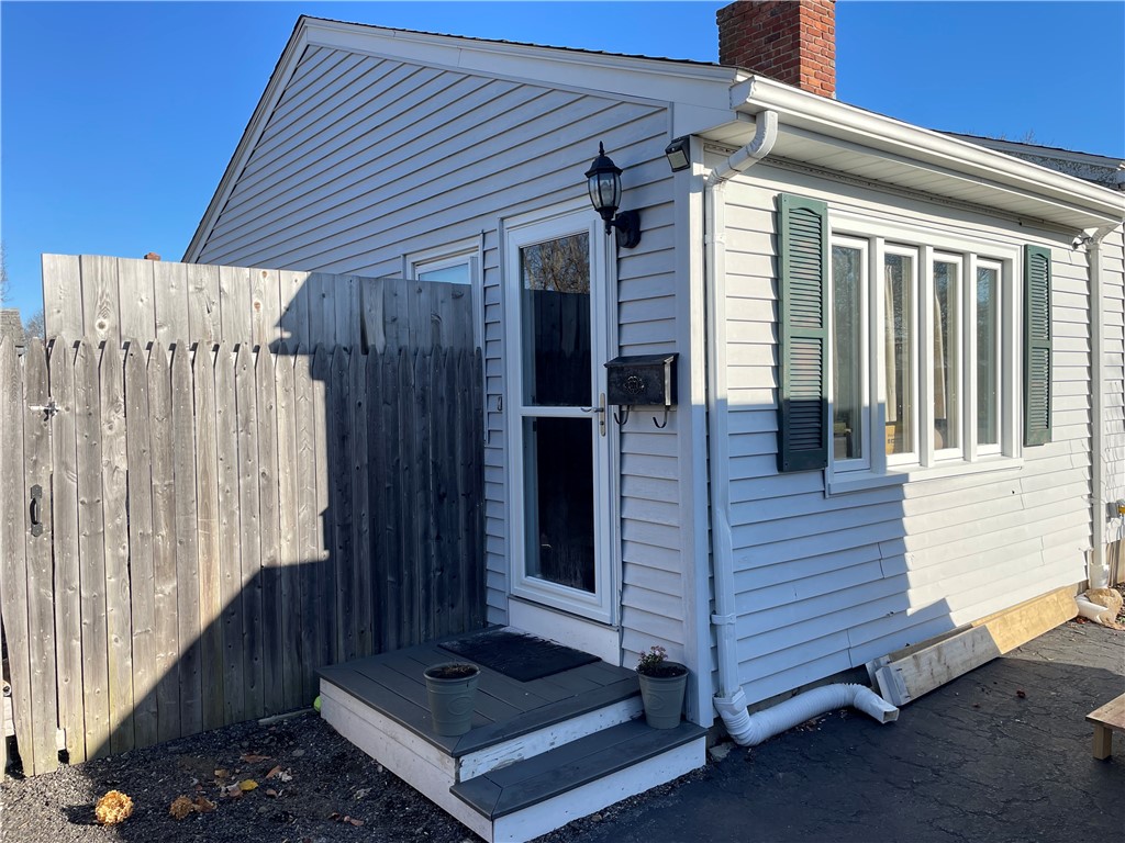 219 Smith Street Warwick, RI 02886 - Photo 6 of 32