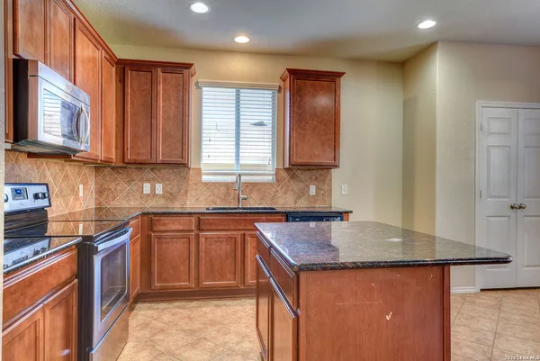 $2,325 | 815 Cactus Star, San Antonio, TX 78260