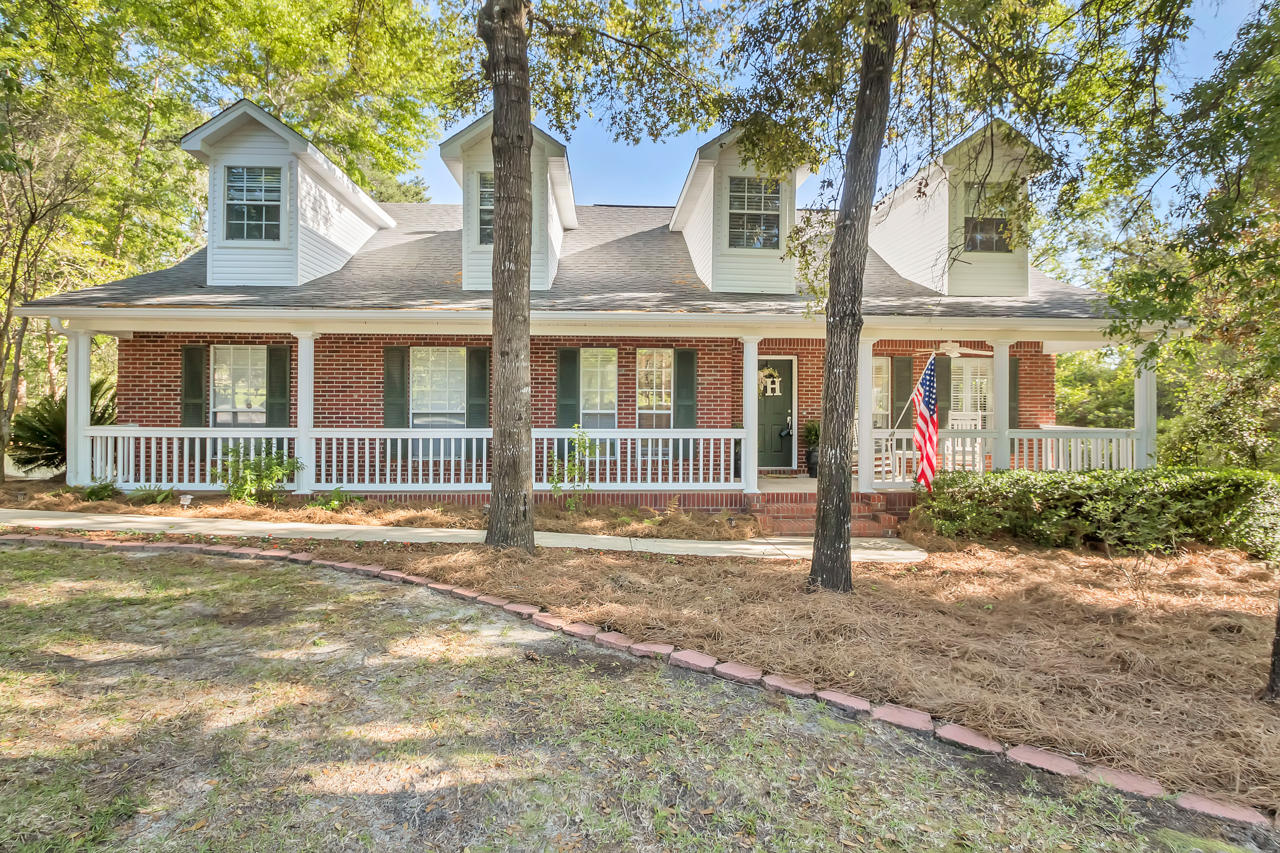 1830 Huntington Road Niceville, FL 32578 - Photo 1 of 35 front view of a house with a yard