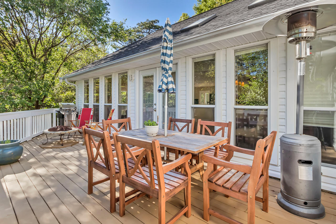 1830 Huntington Road Niceville, FL 32578 - Photo 23 of 35 a view of a patio with table and chairs