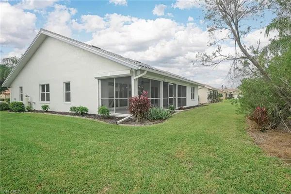 a view of a house with backyard and garden