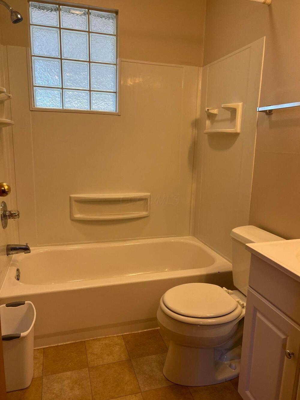 1453 Norma Road Columbus, OH 43229 - Photo 9 of 14 Full bath