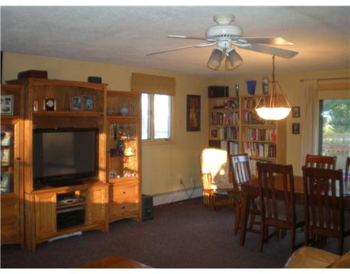 9 Elizabeth Road Barrington, RI 02806 - Photo 2 of 16 Living Room.