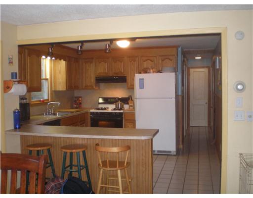 9 Elizabeth Road Barrington, RI 02806 - Photo 5 of 16 Kitchen.