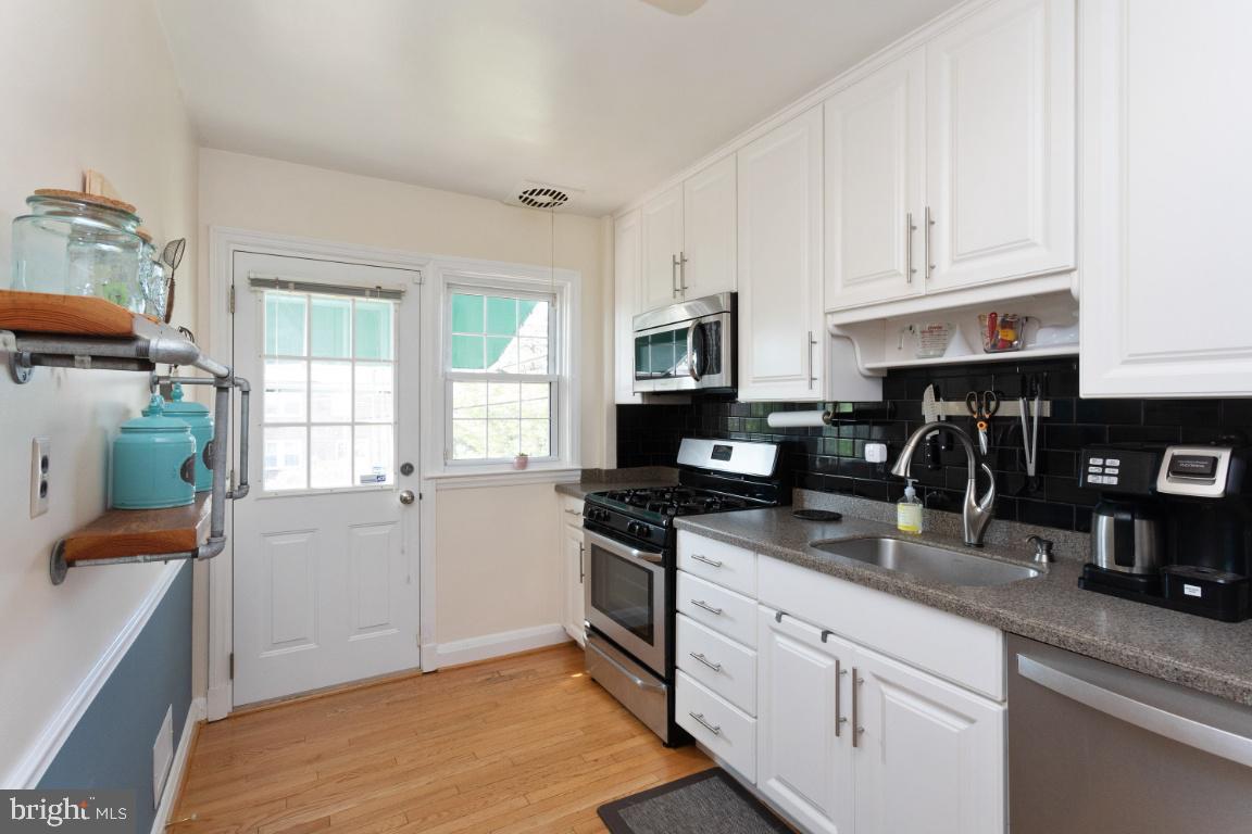 6133 Northdale Road Baltimore, MD 21228 - Photo 11 of 38 Updated kitchen