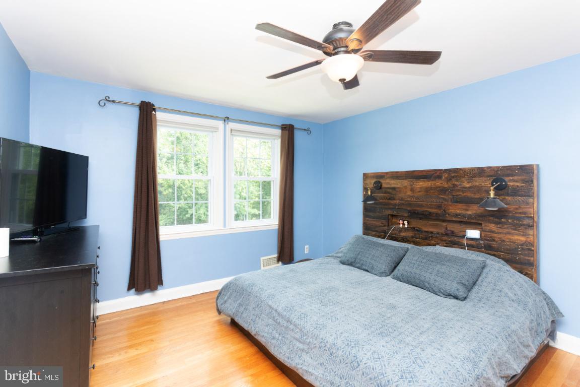 6133 Northdale Road Baltimore, MD 21228 - Photo 25 of 38 Master bedroom