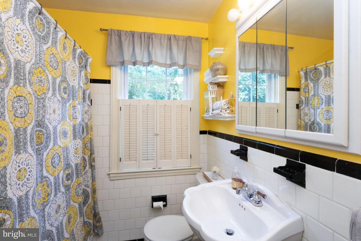 6133 Northdale Road Baltimore, MD 21228 - Photo 30 of 38 Full bath