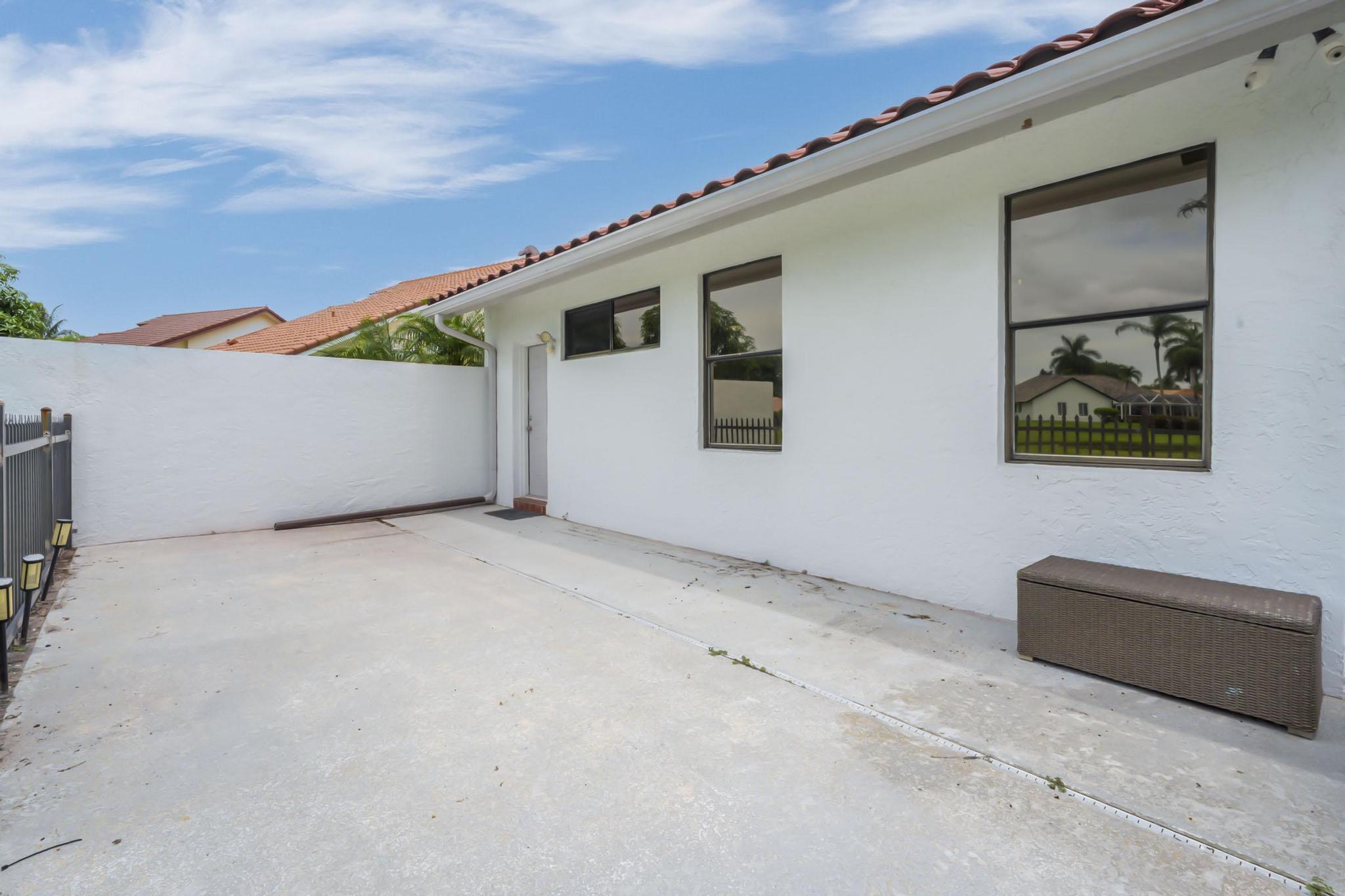 19325 Cherry Hills Terrace Boca Raton, FL 33498 - Photo 60 of 75 050