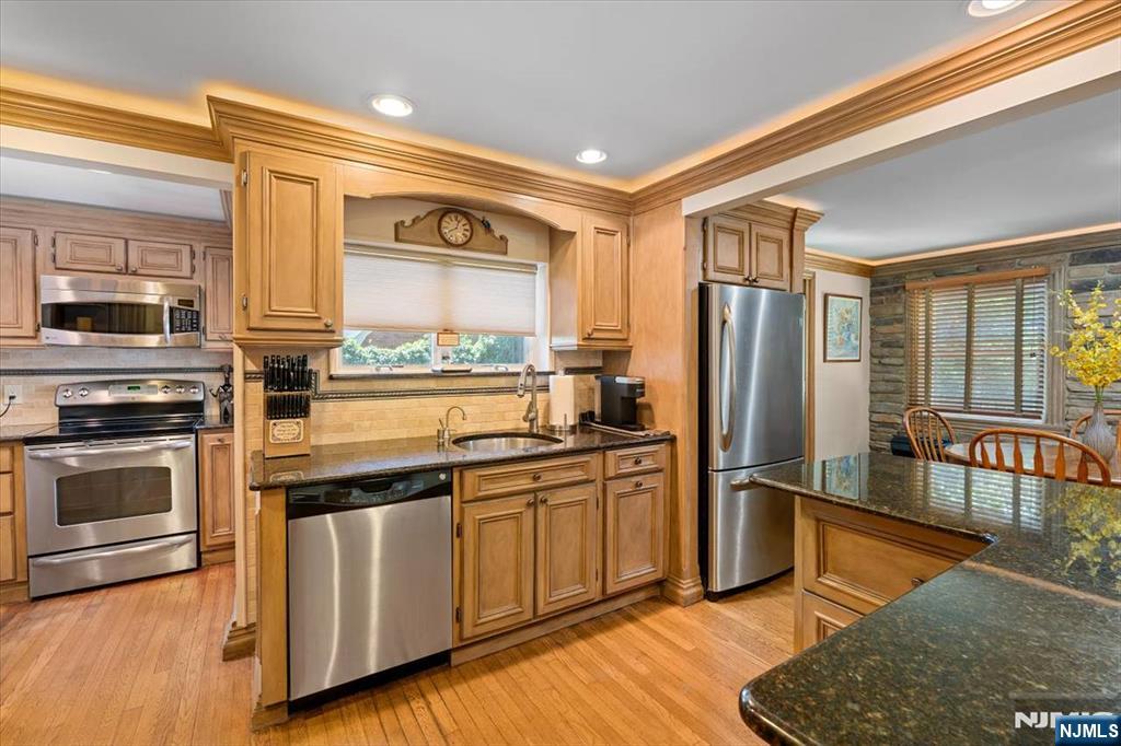 694 Sunset Road Teaneck, NJ 07666 - Photo 9 of 30
