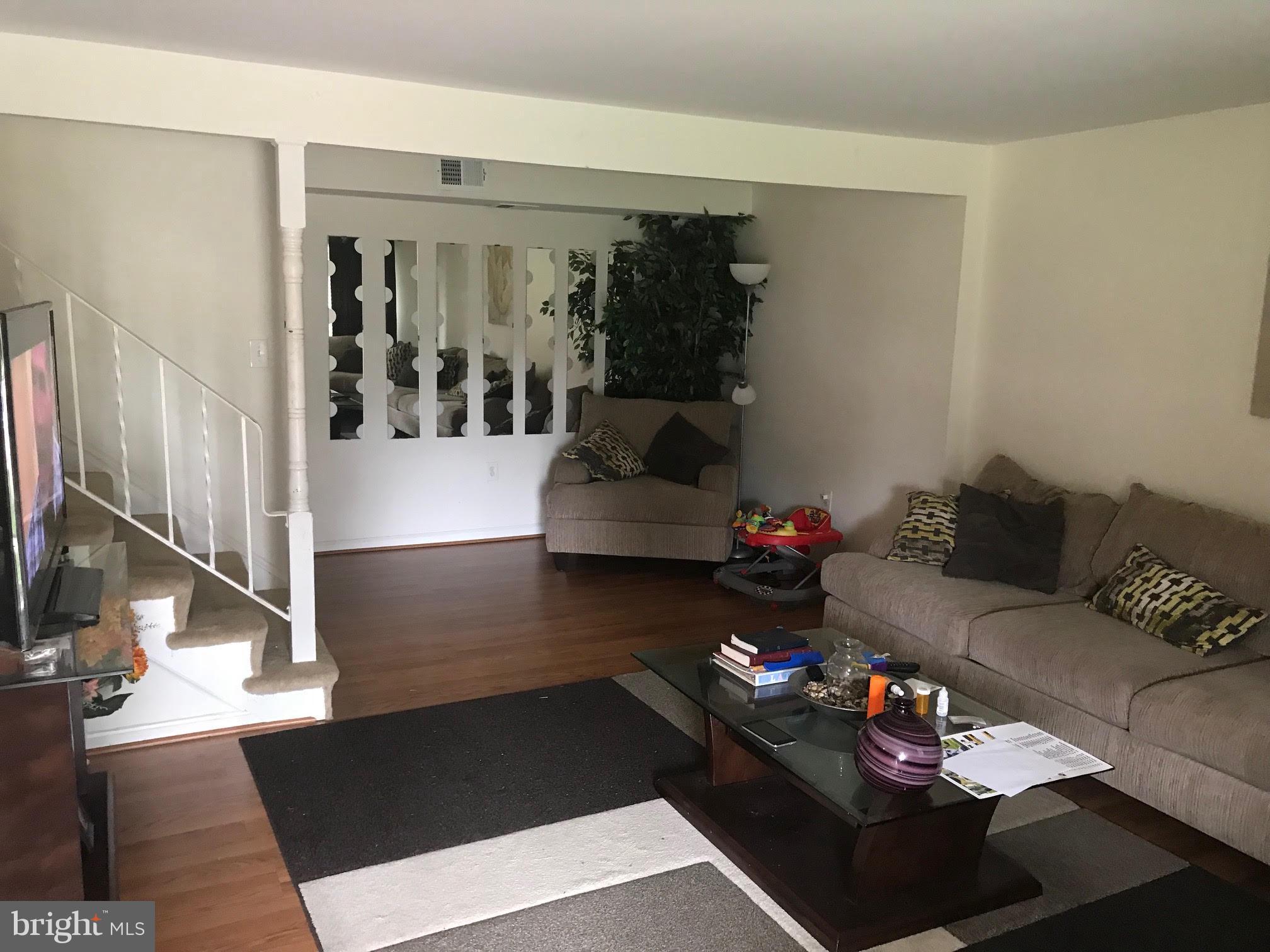 4820 Wheeler Road Oxon Hill, MD 20745 - Photo 3 of 24 Living Room