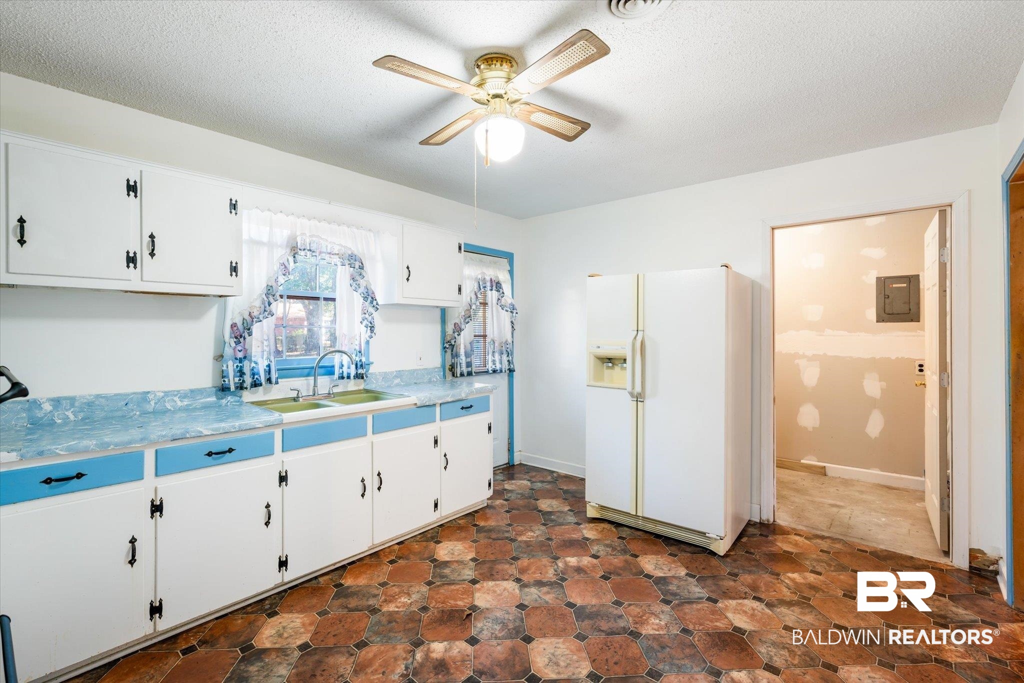 3019 Curry Drive West Mobile, AL 36605 - Photo 9 of 19 Kitchen
