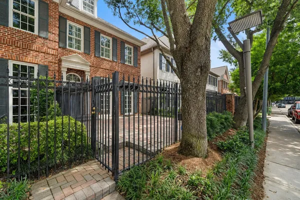 $4,950 | 5136 Chevy Chase Drive, Houston, TX 77056