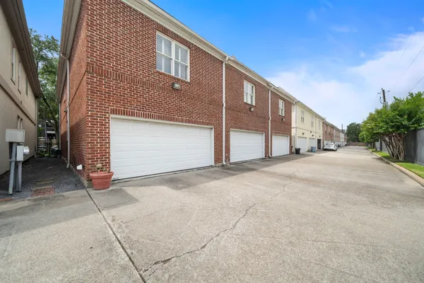 $4,950 | 5136 Chevy Chase Drive, Houston, TX 77056