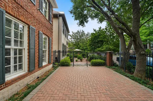 $4,950 | 5136 Chevy Chase Drive, Houston, TX 77056