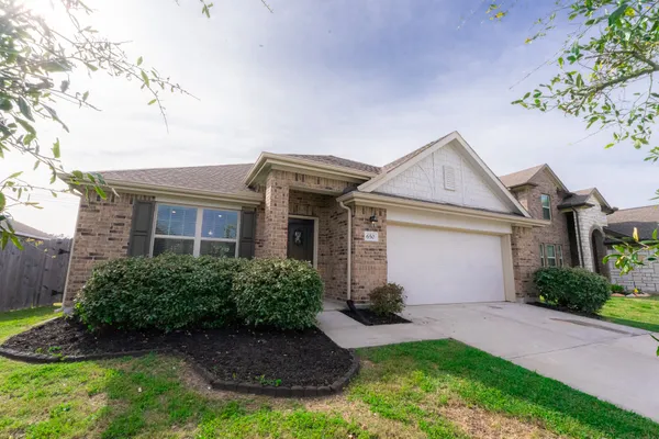 $259,900 | 650 Harbor Colony Lane, La Marque, TX 77568