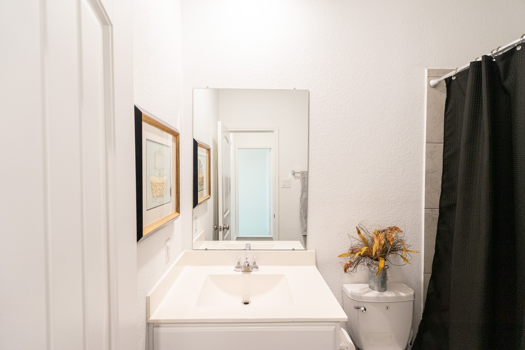 650 Harbor Colony Lane La Marque, TX 77568 - Photo 15 of 34 Guest bathroom