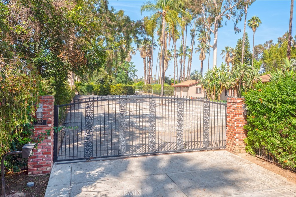 2083 Grace Street Riverside, CA 92504 - Photo 8 of 70