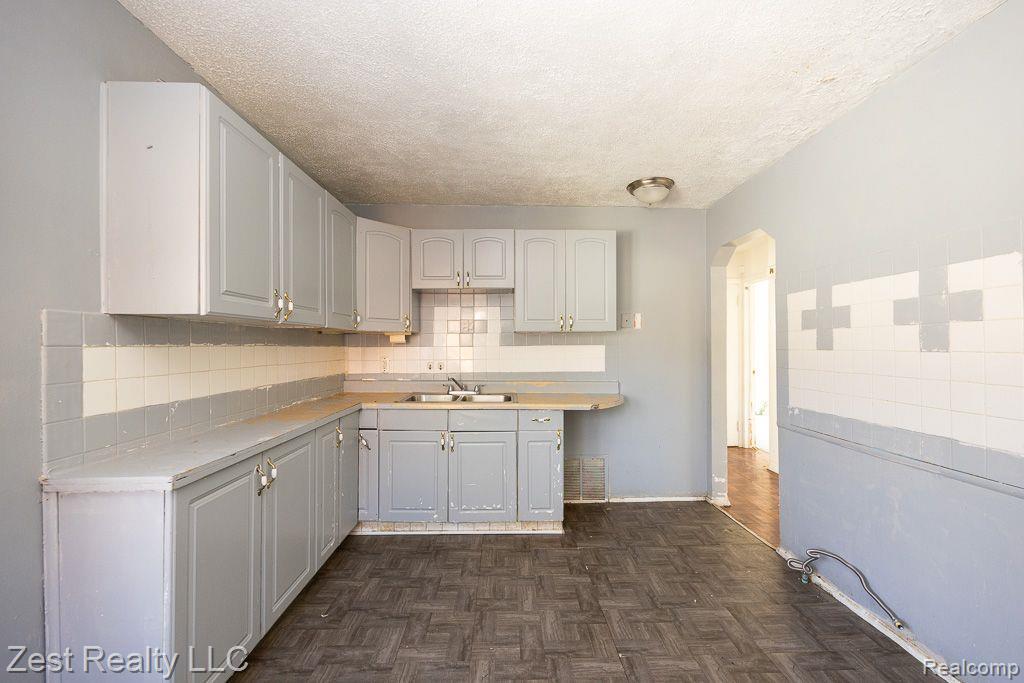 1421 Helen Street Inkster, MI 48141 - Photo 5 of 25