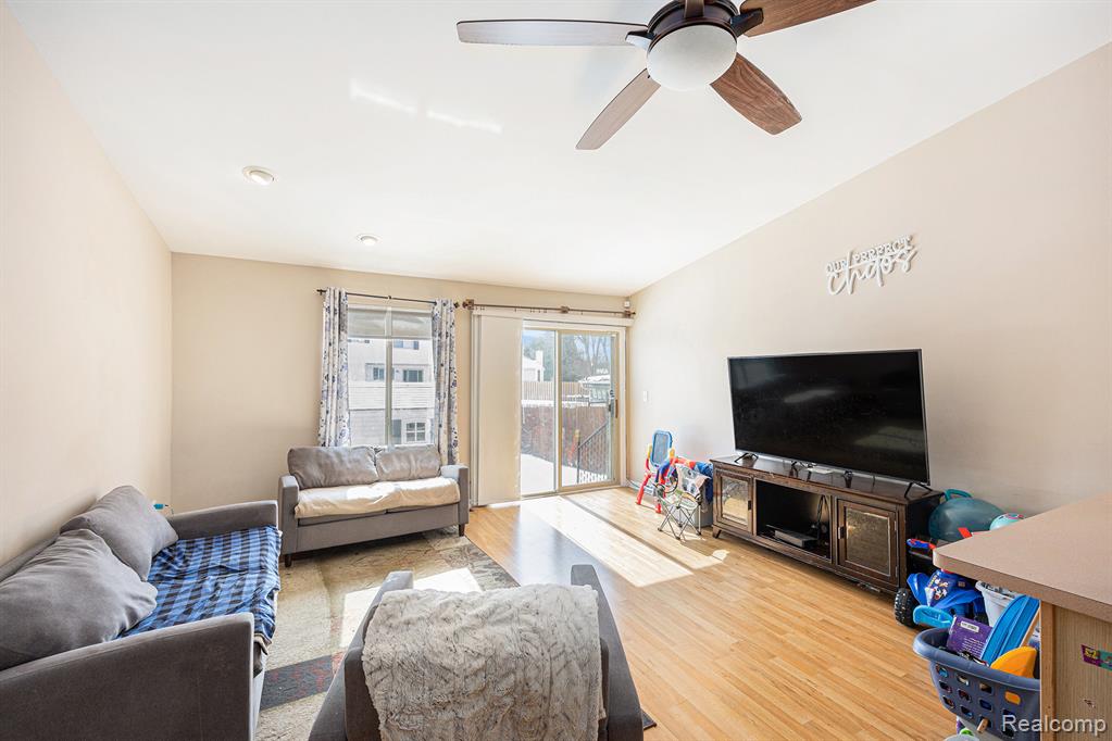 24374 21 Mile Road Macomb, MI 48042 - Photo 5 of 20