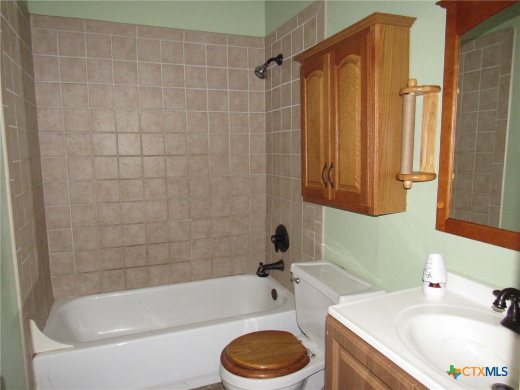604 Colonial Lane Killeen, TX 76543 - Photo 11 of 14 BATH 2