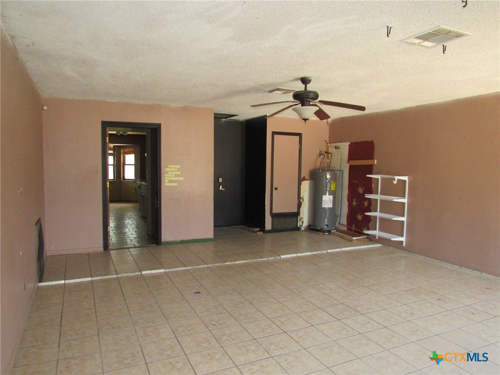 604 Colonial Lane Killeen, TX 76543 - Photo 13 of 14 ENCLOSED GARAGE/2ND LIVING AREA