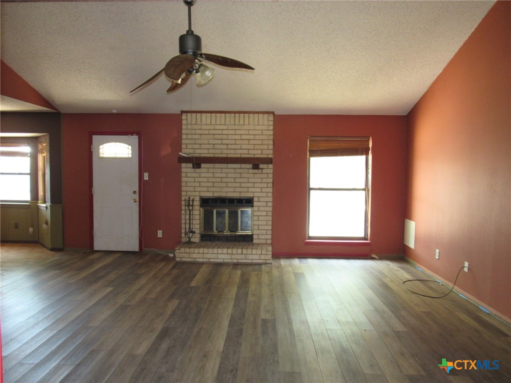 604 Colonial Lane Killeen, TX 76543 - Photo 2 of 14 LIVING ROOM