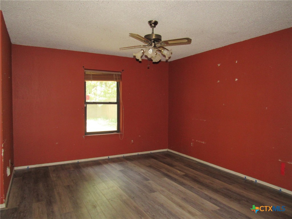 604 Colonial Lane Killeen, TX 76543 - Photo 7 of 14 PRIMARY BEDROOM