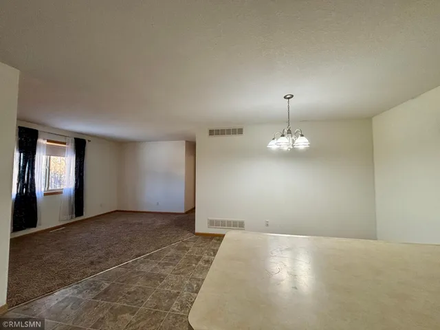 $1,950 | 6040 South 1st Street, Waverly, MN 55390