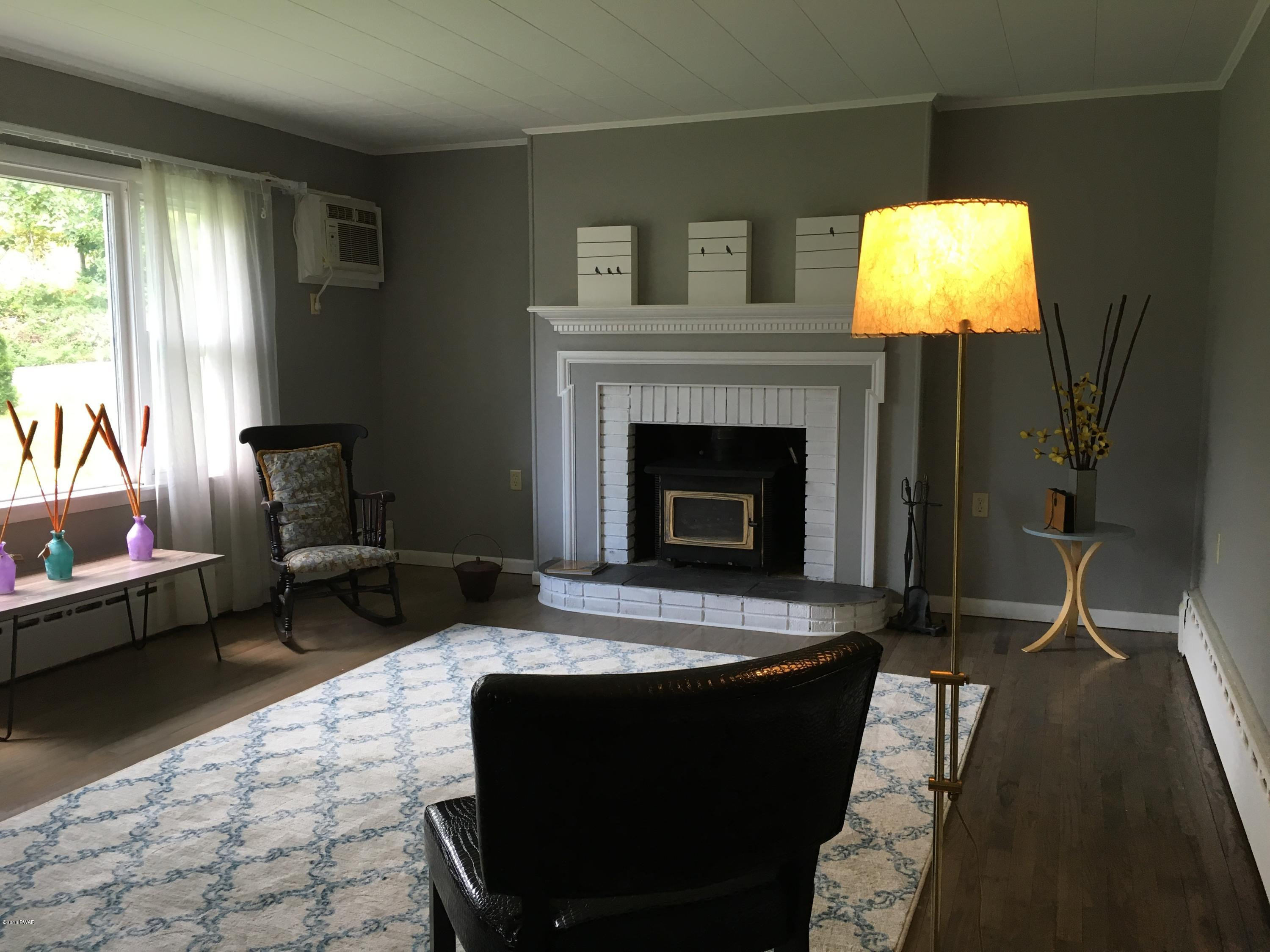 165 Foster Hill Road Milford, PA 18337 - Photo 2 of 37 Stylish Living Room
