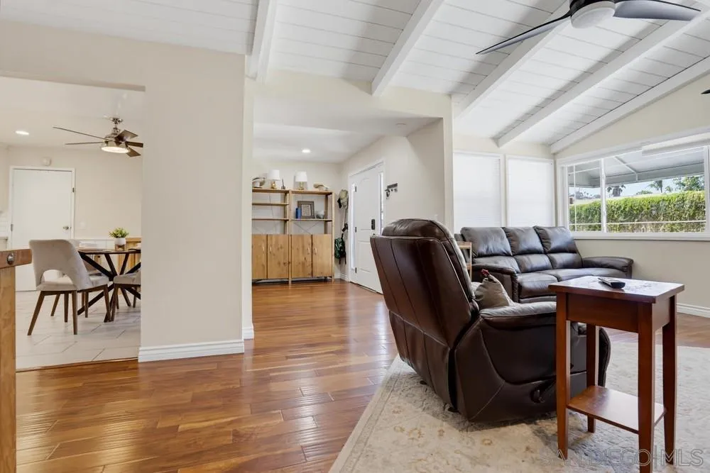 14319 Old Community Road Poway, CA 92064 - Photo 9 of 29 Gallery Image 9
