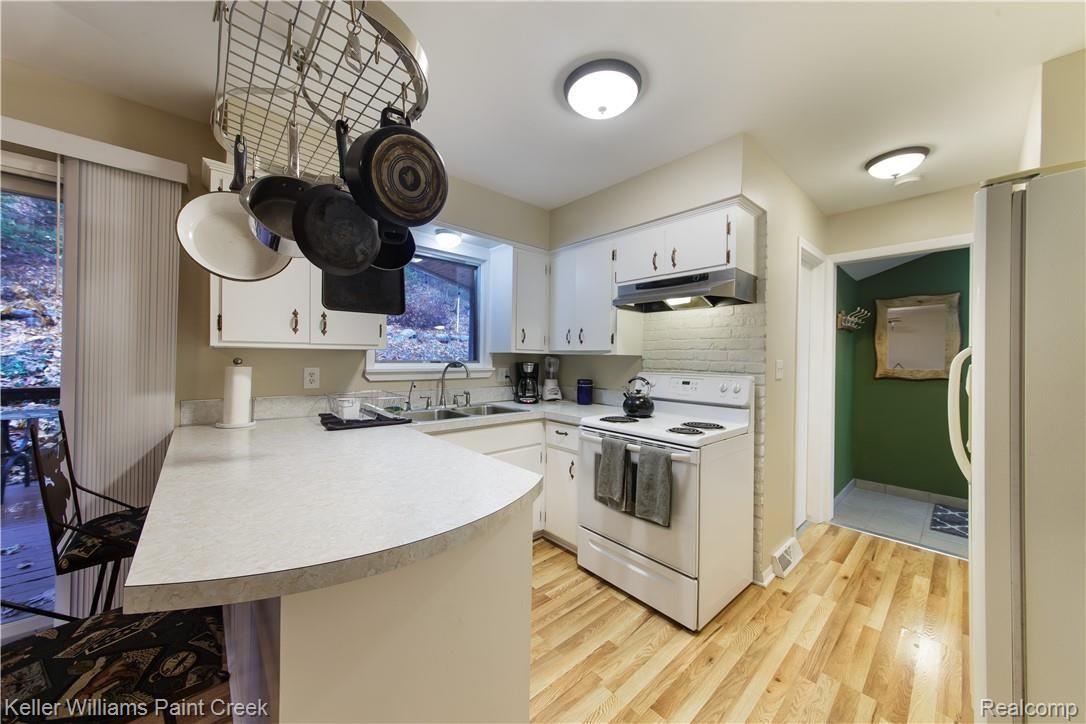 5315 Hickory Ridge Road Holly, MI 48442 - Photo 10 of 41 HickoryRidge_5315_Kitchen_03.jpg