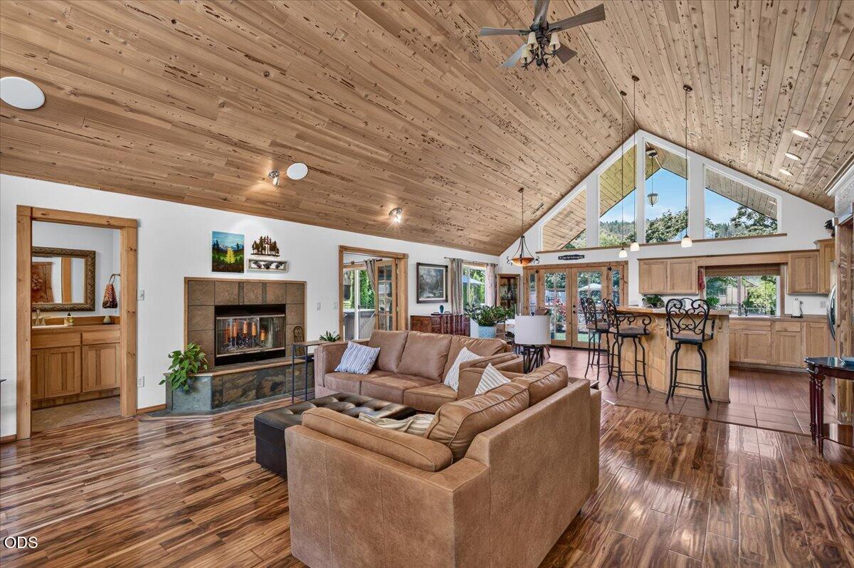 2240 Hull Road Medford, OR 97501 - Photo 5 of 49