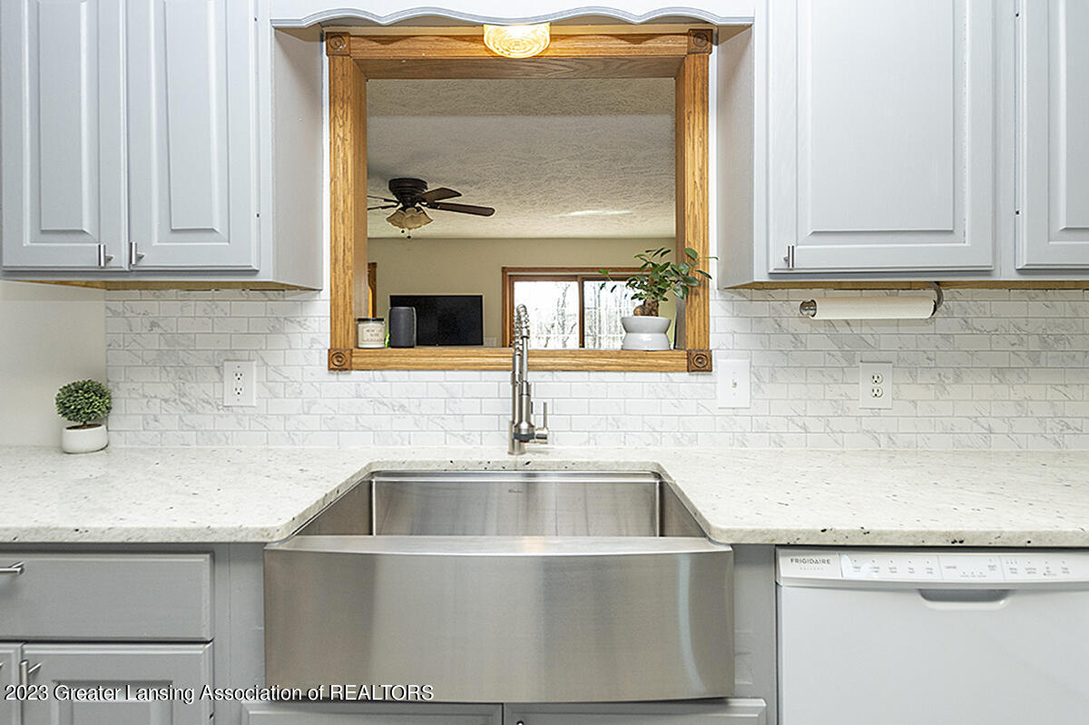 5102 Iosco Road Webberville, MI 48892 - Photo 6 of 28 06