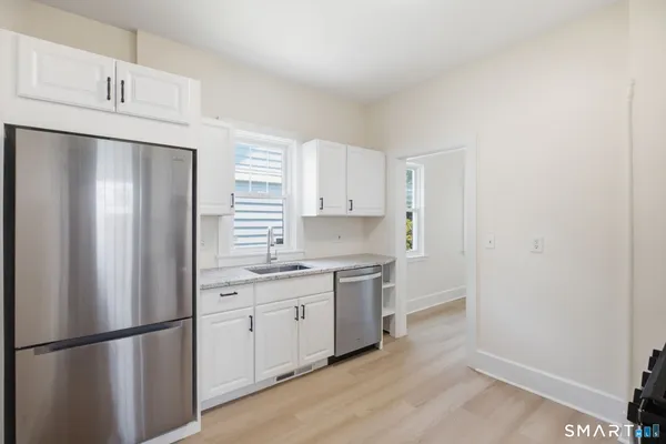 $3,499 | 84 Sherwood Place, Unit 1, Greenwich, CT 06830