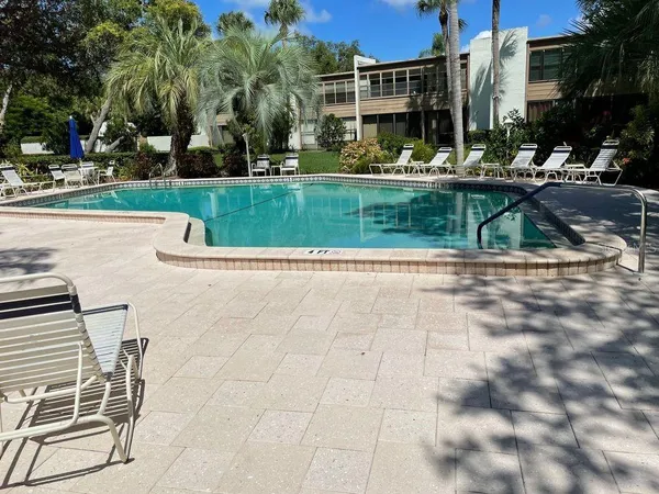 $3,200 | 206 Lakewood Drive, Unit 206, Bradenton, FL 34210