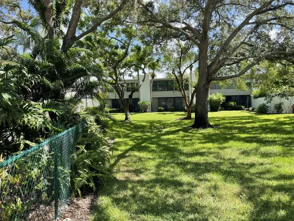 $3,200 | 206 Lakewood Drive, Unit 206, Bradenton, FL 34210