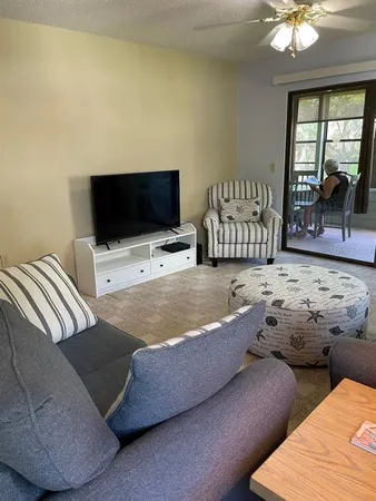 $3,200 | 206 Lakewood Drive, Unit 206, Bradenton, FL 34210