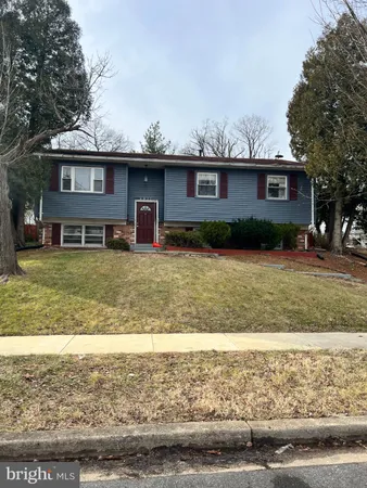 a view of a yard in front of a house