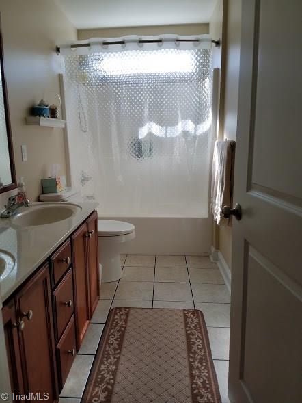 414 Cory Road High Point, NC 27265 - Photo 12 of 16 2nd bathroom