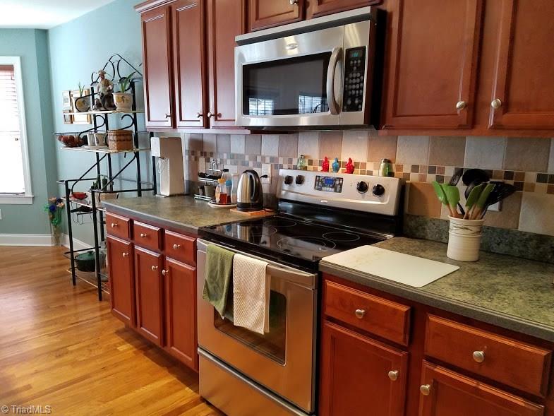 414 Cory Road High Point, NC 27265 - Photo 4 of 16 Kitchen microwave range