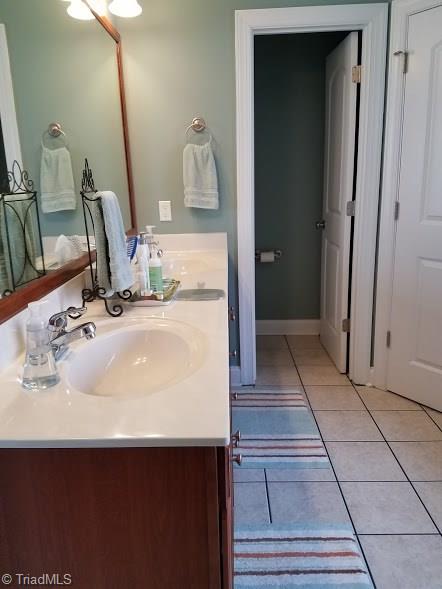 414 Cory Road High Point, NC 27265 - Photo 10 of 16 Master Vanity