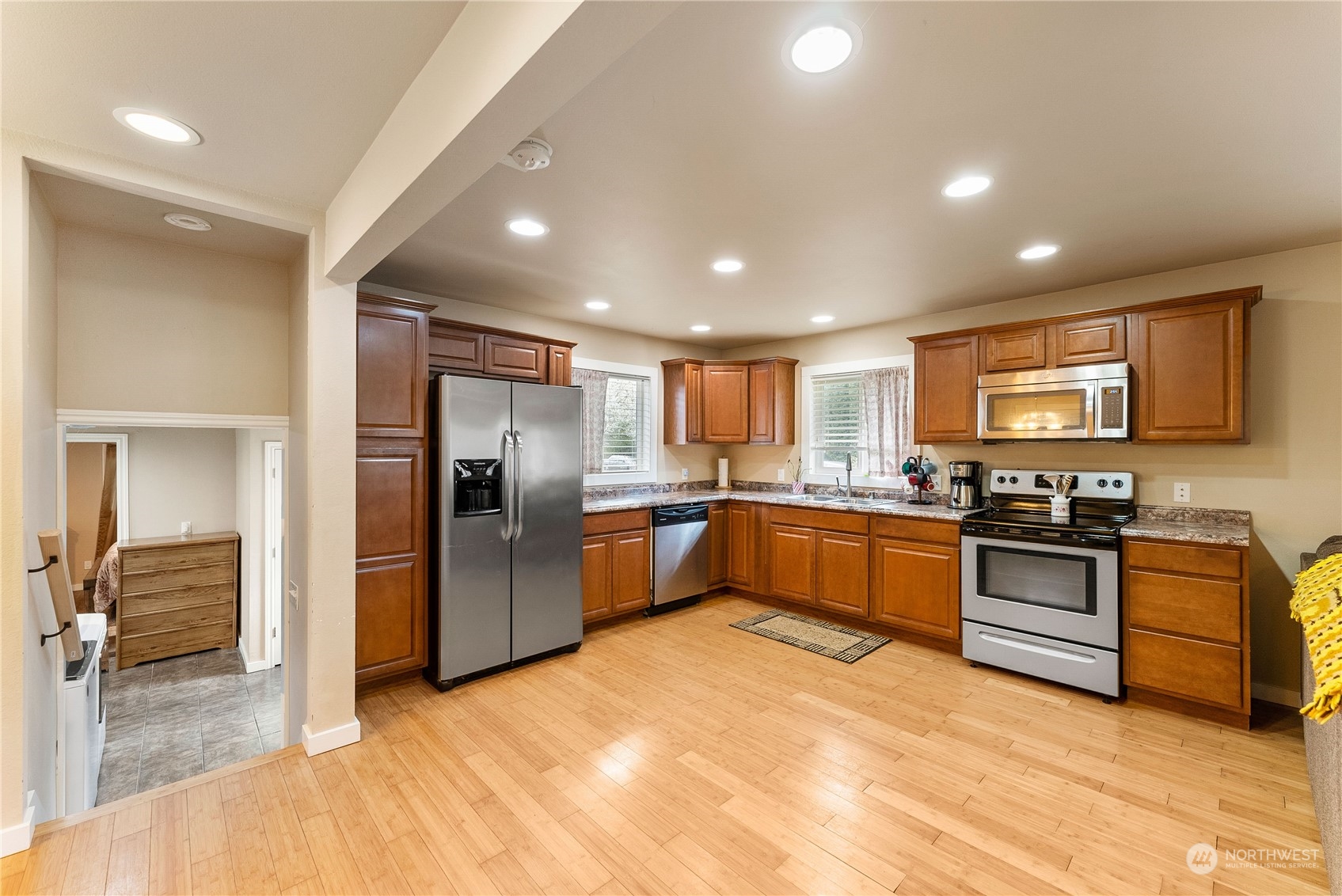 14231 Maple Road Southeast Port Orchard, WA 98367 - Photo 7 of 35 Gallery Image 7