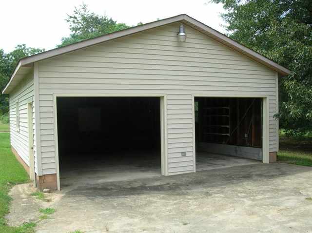 239 Southern Road Belton, SC 29627 - Photo 3 of 25
