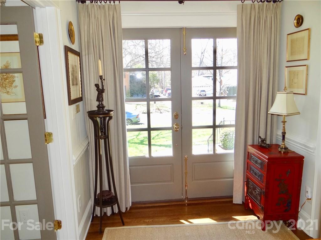 5913 Gate Post Road Charlotte, NC 28211 - Photo 4 of 42 Gallery Image 4