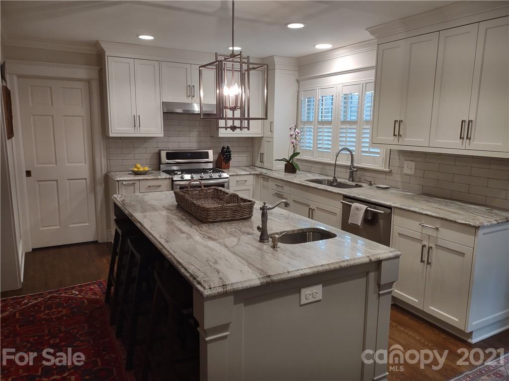 5913 Gate Post Road Charlotte, NC 28211 - Photo 5 of 42 Gallery Image 5